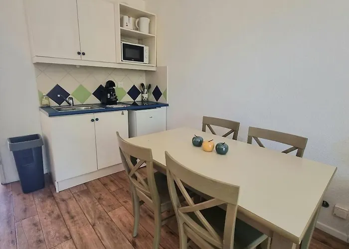 At K&d 16, Pool, Netflix * Saint-Raphaël